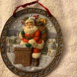 Christmas ornament Santa going down chimney oval ceramic 3.75” dates 1998